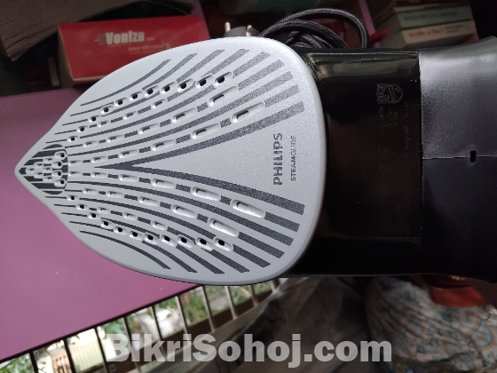 Philips PowerLife Steam Iron, model GC2998.